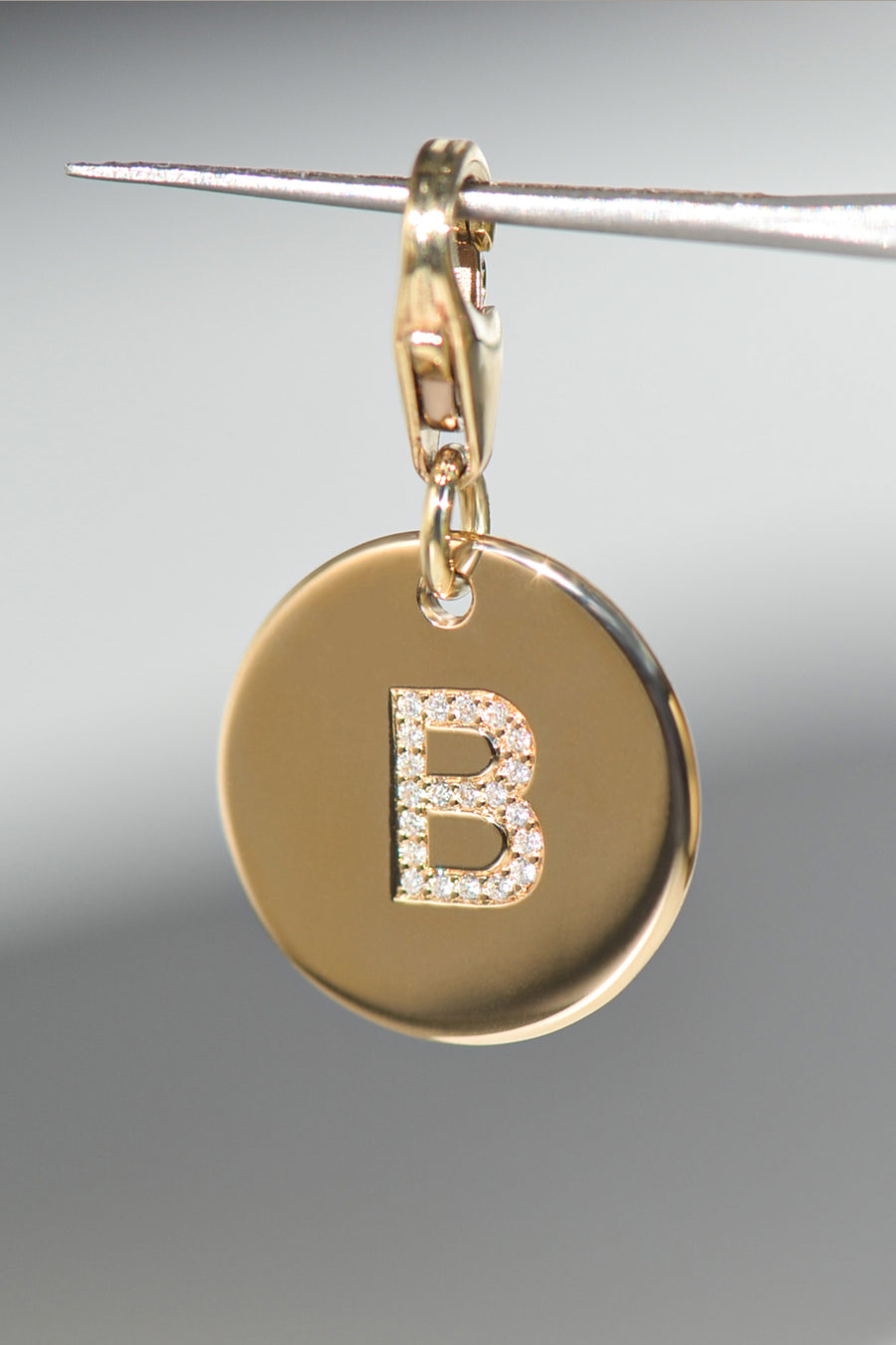 EMINENCE by PAWVÉ. A solid 9ct yellow gold pet pendant with flush set natural white diamonds to form "B" initial. linked to a 9ct yellow gold clasp.